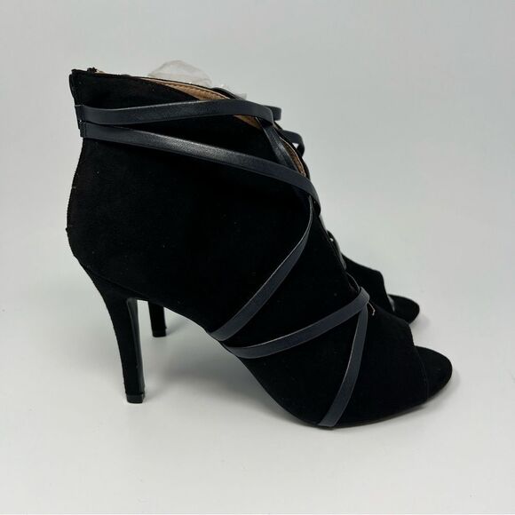 Journee Collection Samara Bootie NEW! - Picture 3 of 8